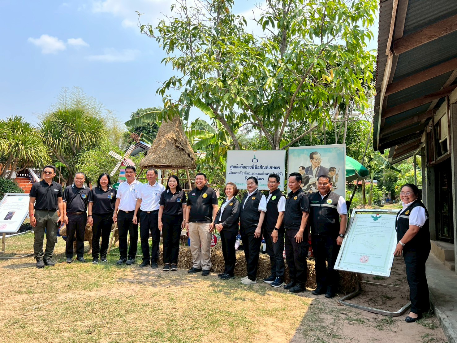 title - เลขาธิการ ส.ป.ก. ตรวจเยี่ยม ส.ป.ก.ยโสธร และลงพื้นที่ตรวจเยี่ยมกลุ่มวิสาหกิจชุมชนโคขุนหนองแหน และศูนย์ต้นแบบเกษตรทฤษฎีใหม่ในเขตปฏิรูปที่ดิน (นายสุริยา  หงษ์ลอยวงษ์) จังหวัดยโสธร